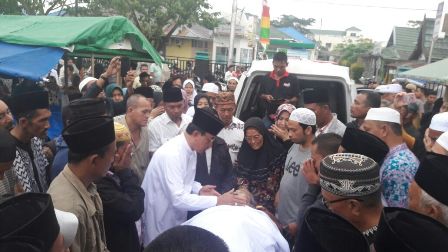 Bupati Wardan Antar Jenazah H Mohammad Ali Khanafiah
